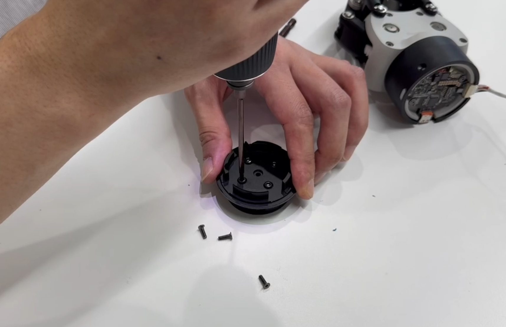 Connect the gripper cover and adapter bracket