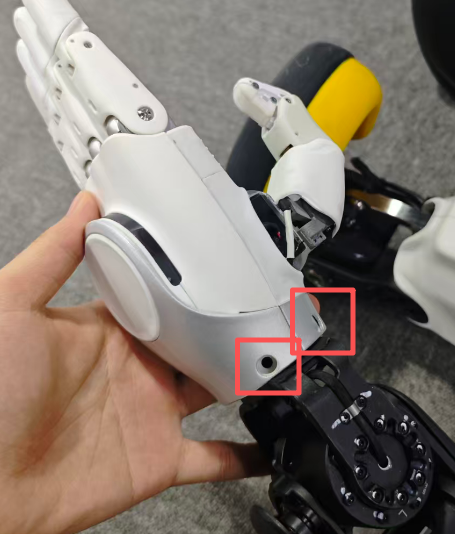 Then secure the hand to the robot's wrist, M4 screw.